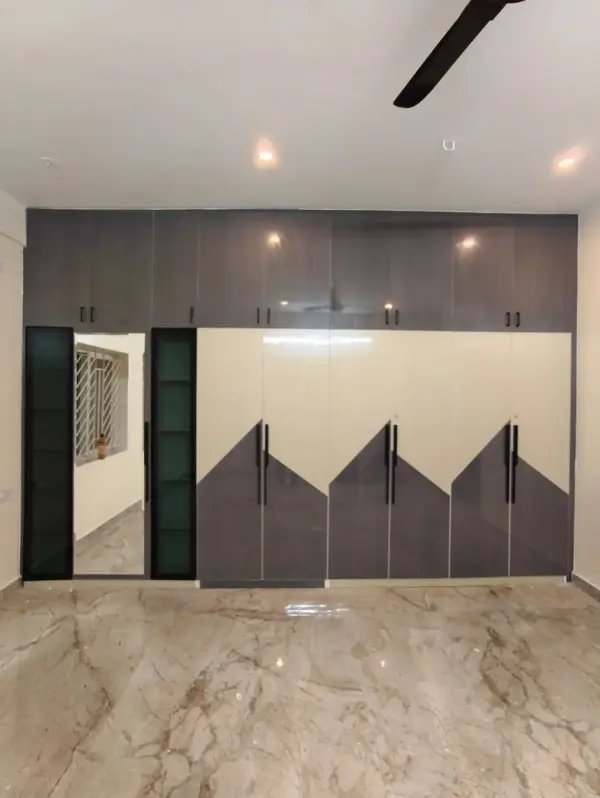 Affordable home interior in Bangalore: bedroom wardrobe with geometric pattern doors by Prestige Craft Interiors
